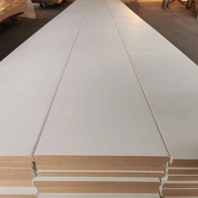 Rodapé de molduras de acabamento em MDF realizado