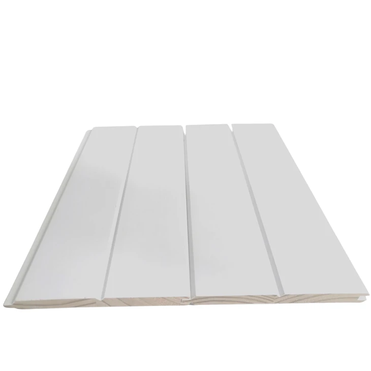 Shiplap de madeira com primer branco realizado para a parede