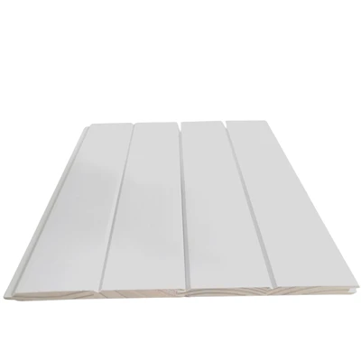 Shiplap de madeira com primer branco realizado para a parede