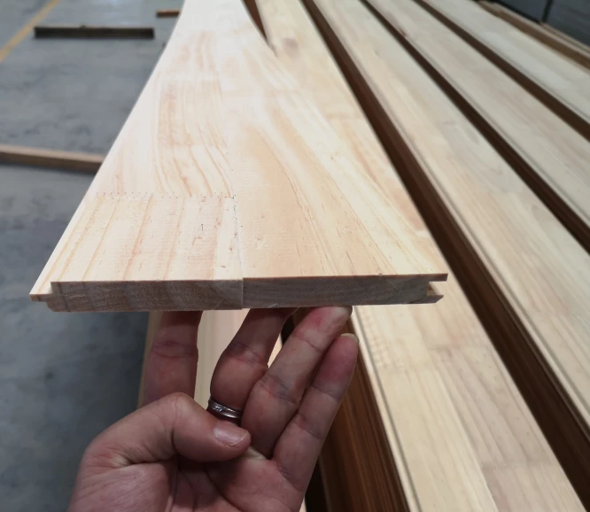 Shiplap FJ Pine Wood T&G pré-preparado