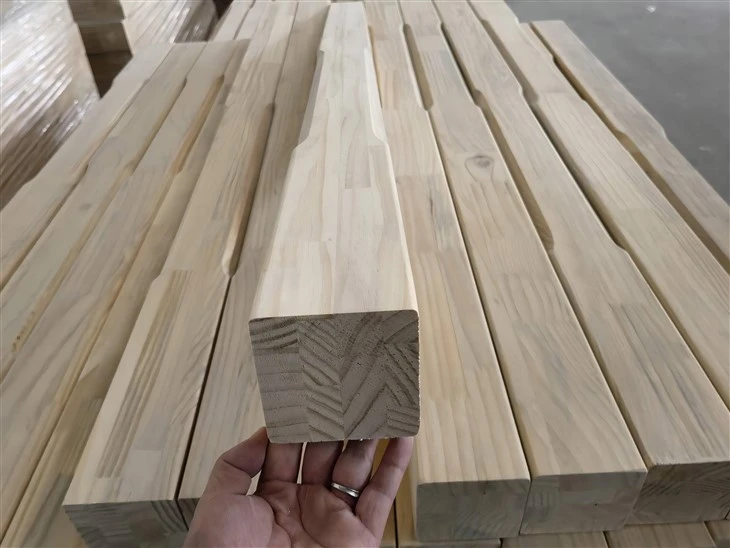Eixo de escada em pinho FJ com primer branco