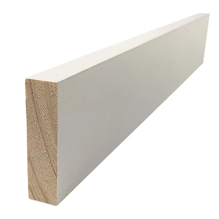 Moldura de revelação de janela de madeira articulada com primer branco
